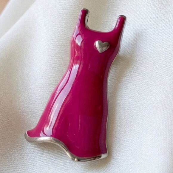 GO RED Red Dress & Heart Enamel Lapel Pin / Brooch | Heart Health Awareness - Picture 4 of 4